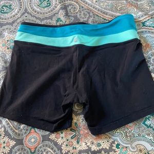 Lululemon groove shorts size 8